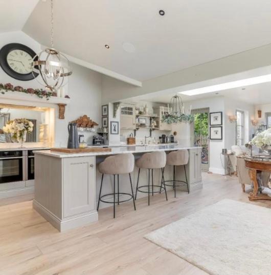 Private - 3 Bedrooms Apartment *